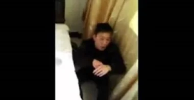 بالفيديو.. ضبط رجل يخون زوجته في فندق