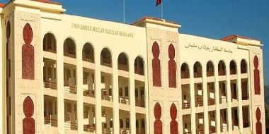 طلبة الكليات بهذه المدينة ينتفضون ضد جشع وابتزاز أصحاب الشقق والمنازل ويطلقون حملة "خليها تغمال" ويطالبون بتدخل السلطات للتصدي للأثمنة الخيالية!