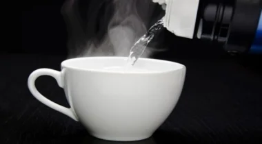 6 فوائد لشرب الماء الدافئ منها إنقاص الوزن