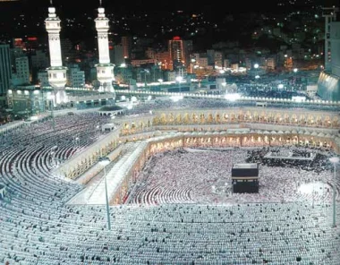 السلطات السعودية تدعو المسلمين إلى تأجيل الحج والعمرة هذا العام