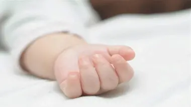 من فكرة منزلية إلى مشروع مربح.. قبعة نوم للأطفال تدرّ عشرات الآلاف شهرياً