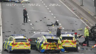 مأساة في بريطانيا.. مطاردة سيارة تودي بحياة 7 أشخاص بينهم شرطيان