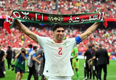 أهي مؤامرة.. ما السر وراء تعيين حكم فرنسي لمباراة مصر وحكم أرجنتيني لمباراة المغرب؟