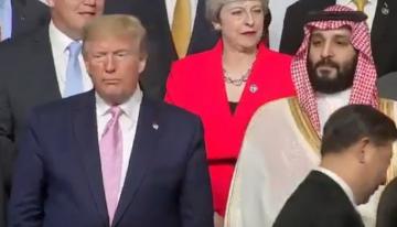 من أجل أموال السعودية...تعامل "غريب" من الرئيس "ترامب" مع "بن سلمان" خلال قمة العشرين (فيديو)