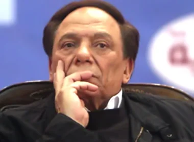 عادل إمام يرد على اتهامه "بمعاشرة" يسرا