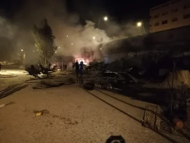 مرة أخرى... حريق مهول يأتي على محلات لبيع السمك ببني ملال والمنطقة تنجو من كارثة
