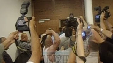 شجار عنيف بين أعضاء حزب جبهة التحرير الوطني الحاكم في الجزائر