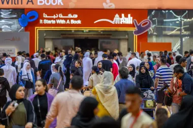أمسيات شعرية بـ8 لغات تصحب زوار " الشارقة الدولي للكتاب 2025" إلى عالم القصيدة