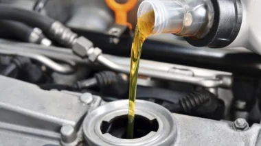 ما السبب وراء تغيير الزيت في السيارة ؟