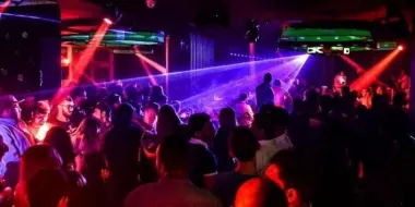 طنجة تستعد لكأس إفريقيا بفرض نموذج موحد على الملاهي الليلية