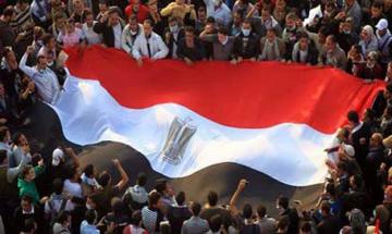 صحيفة الغارديان تتنبأ بثورة قادمة في مصر 