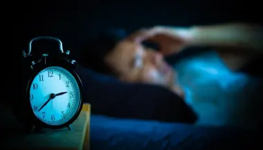 الاستيقاظ عند الثالثة فجراً.. العلم يفسر سر اليقظة المفاجئة أثناء النوم