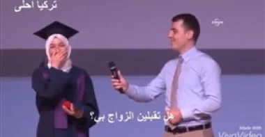 بالفيديو.. تركي يطلب يد حبيبته للزواج بطريقة رومانسية