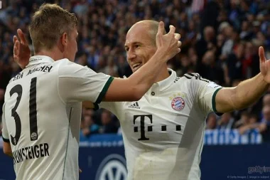 دورتموند يفقد أول نقطتين وبايرن يشاركه الصدارة