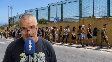 ناشط حقوقي إسباني الأصل يفجّر مفاجآت عن العالقين بسبتة: إسبانيا تناور ومصيرهم الترحيل