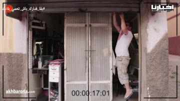 الحلاقون يطالبون بتعويضهم من صندوق كورونا بعد إغلاق محلاتهم قرابة شهرين