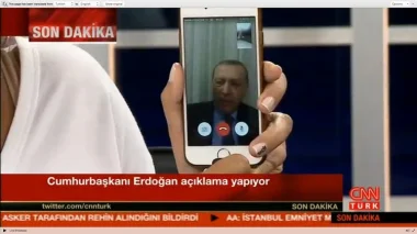 سعودي يعرض شراء هاتف المذيعة الذي ظهر به أردوغان ليلة الانقلاب بمبلغ خيالي 