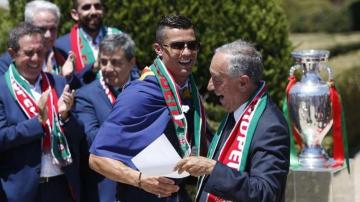 رئيس البرتغال وأمين عام الأمم المتحدة يؤازران أصدقاء رونالدو ضد المغرب