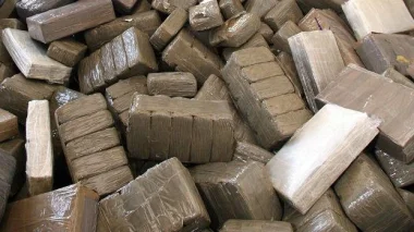 فتح تحقيق في محاولة تهريب كميات كبيرة من الحشيش على متن شاحنة من طنجة الى بلجيكا 