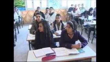 تلميذ يطعن أستاذه بسكين بسلا