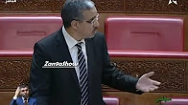 عزيز الرباح لمستشار"على هاذ الحساب كاين غي جهل في عالم القروي" وانت منهم قريتي وطلعت لبرلمان