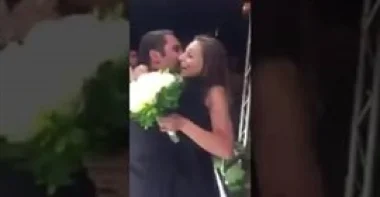 بالفيديو.. عروس تسعد صديقتها بمفاجأة غير متوقعة