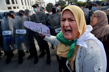 "جون أفريك الفرنسية" تصفع الجزائر: "القمع في عهد "تبون" أشد مما كان عليه الحال في عهد بوتفليقة