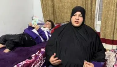 تفاصيل القبض على مؤثر مصري وشقيقه "أم عمر" الذي قدم نفسه منذ ظهوره بأنه "والدته"