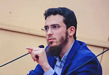 بعد توصله بسيل من الرسائل حول اختراعه الثوري.. د."العزوزي" يعد بالرد على المبالغات والانتقادات