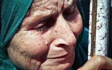 شاب يحتفل بعيد المرأة بطريقته الخاصة بعدما قام بالاعتداء على أمه ضربا