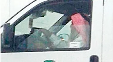 سبعيني يسرق سيارة إسعاف لإنقاذ زوجته الحامل