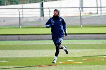 "ميسي" يقوم بتدريبات فردية