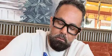 المخرج جواد الخودي يطلق نداء مؤثرا ويمنح 5000 درهم لمن يعثر على كلبه المفقود