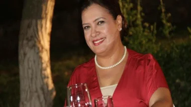 فنانة مغربية تتعرض "للكريساج" في واضحة النهار