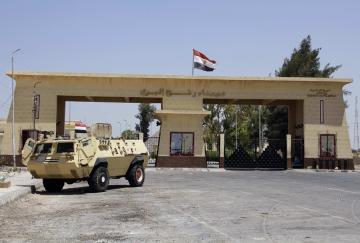 مصر تفتح معبر رفح أمام الجرحى الفلسطينيين تحت "ضغوط خارجية ودعوات شعبية"