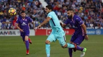 برشلونة يتخطى عقبة فياريال بفضل سواريز وميسي (فيديو)