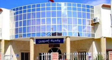 ملفات "البام" تنفجر بالحسيمة ....شبهات تحوم حول التراخيص واغتناء غير مبرر لموظفين ومنتخبين بجماعة "ايمزورن"