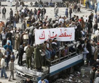 مبارك مريض بالانتقام وسيبيد الثائرين إذا بقي في الحكم