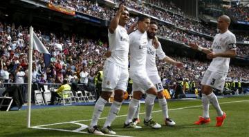 نجوم ريال مدريد يرتدون قمصاناً من نفايات المحيط الهندي