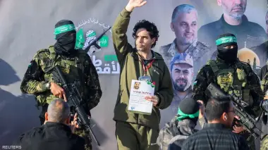 قبل إطلاق سراحهم.. الرهائن الإسرائيليون يوقعون تعهدا لحركة "حماس "