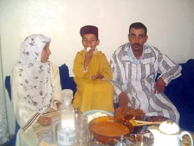 أمهات يجبرن أبناءهن على الصيام