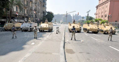 الجيش يغلق ميدان التحرير وينصب حواجز أمنية استعداداً لتظاهرات الإخوان