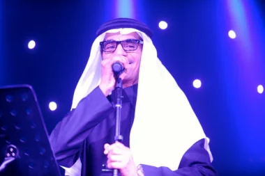 بالفيديو : فنان سعودي ينفعل على الجمهور لحظة تلقيه خبر وفاة ملك السعودية