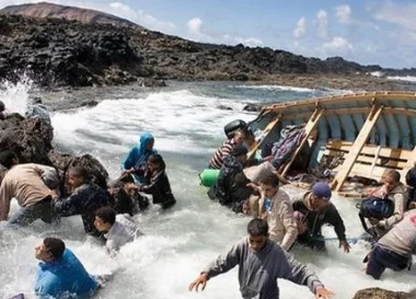 مأساة جديدة...إنقاذ قارب للهجرة السرية وعلى متنه 53 شخصا و 15 جثة بالناضور