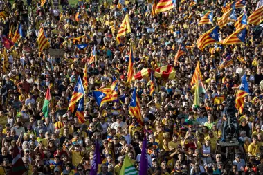 مظاهرات حاشدة في برشلونة للمطالبة باستقلال كتالونيا عن إسبانيا