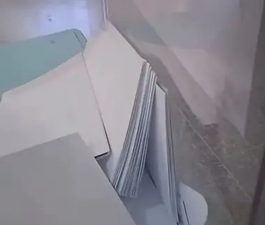 النيابة العامة بطنجة تتحرك.. فتح بحث قضائي حول فيديو "الصندوق الزجاجي والأظرفة البيضاء"!