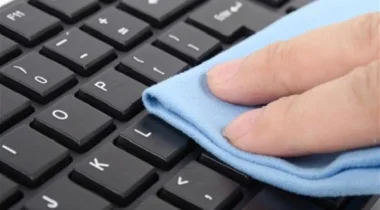  تنظيف جهاز الكمبيوتر المحمول (تكنولوجيا) 