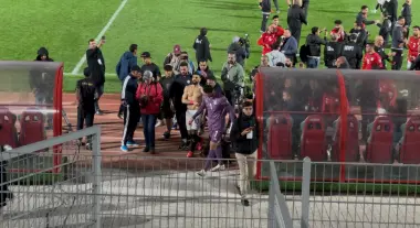 محمد صلاح تحت حراسة مشددة بعد مباراة إثيوبيا وهكذا تفاعل مع الجماهير المصرية بملعب العربي الزاولي