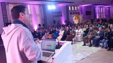 "الإنخراط الايجابي للشباب للمساهمة في صنع القرار"..حجيرة يترأس لقاءا تواصليا بوجدة