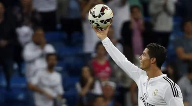 رونالدو يعادل رقم دي ستيفانو و زارا بـ22 "هاتريك"
